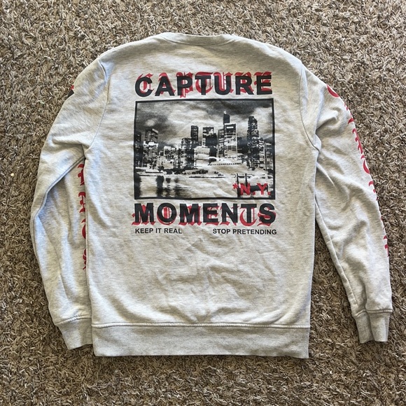 New York Capture Moments Crewneck - Picture 2 of 5